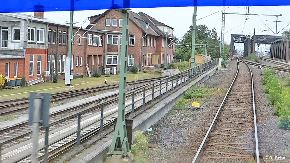 Otter-Express f&auml;hrt durch Bahnhof Celle Nord nach Celle Hauptbahnhof